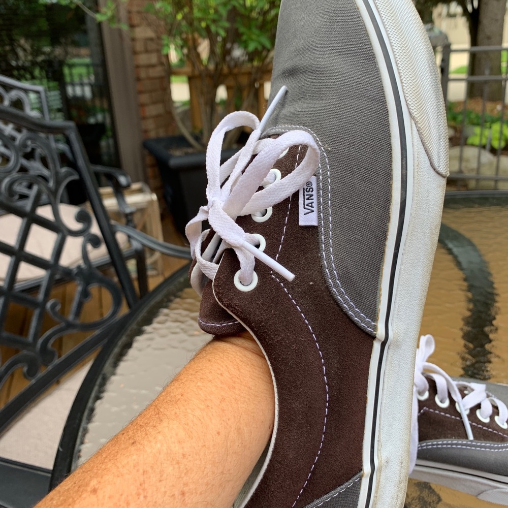 Worn one time great men’s Vans very nice colors